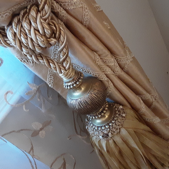 SET OF 8 HORCHOW ANTIQUE GOLD CURTAIN TIE BACKS - Picture 8 of 11